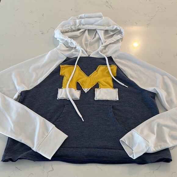 University of Michigan Hooded Cropped Lightweight Sweatshirt Size Women's XS - Picture 1 of 1